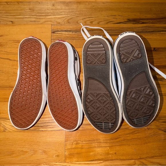 2 Pairs Kids Unisex Shoes And Socks - Picture 8 of 8